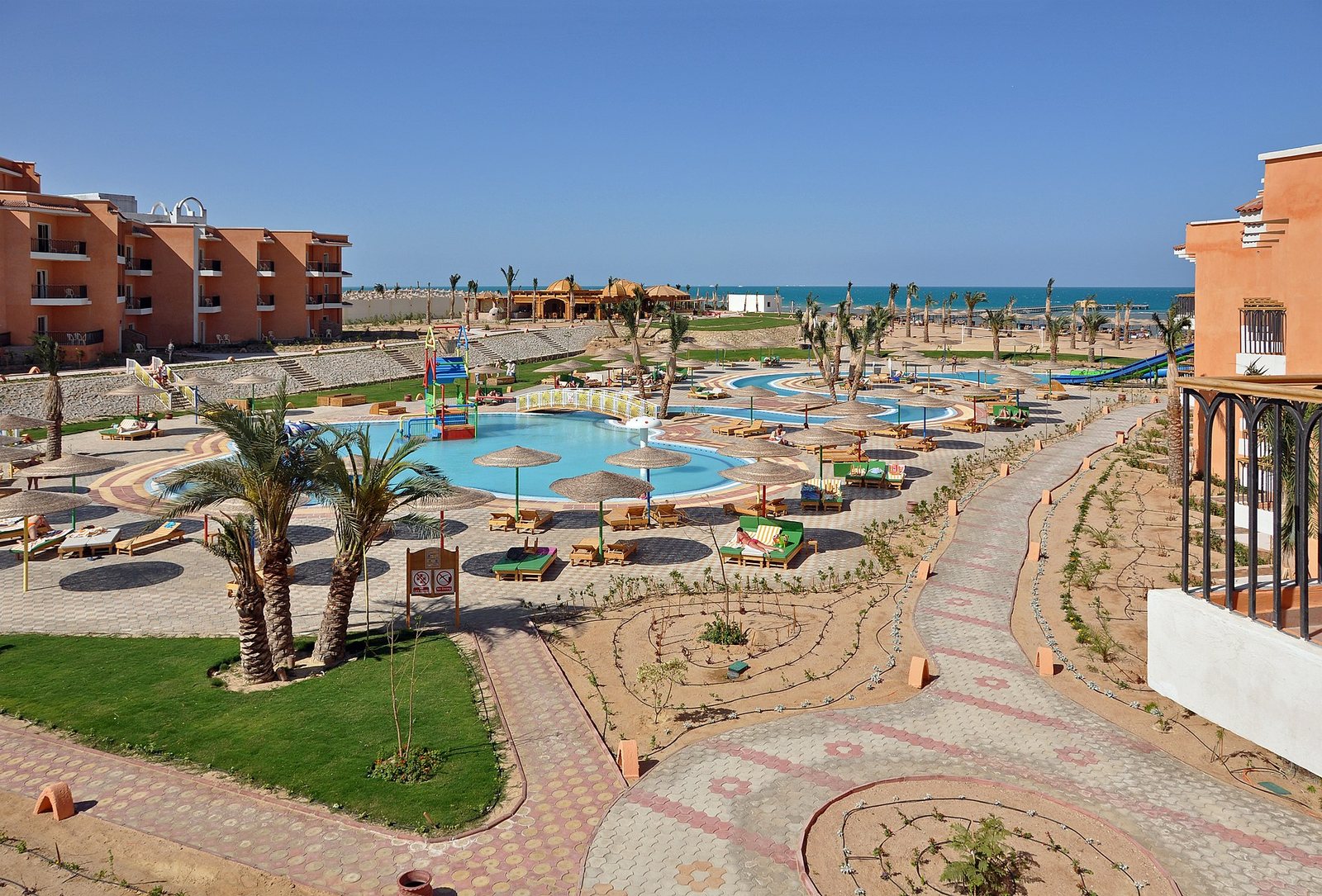 Resort aan de Rode Zee in Hurghada met zwembad en palmbomen