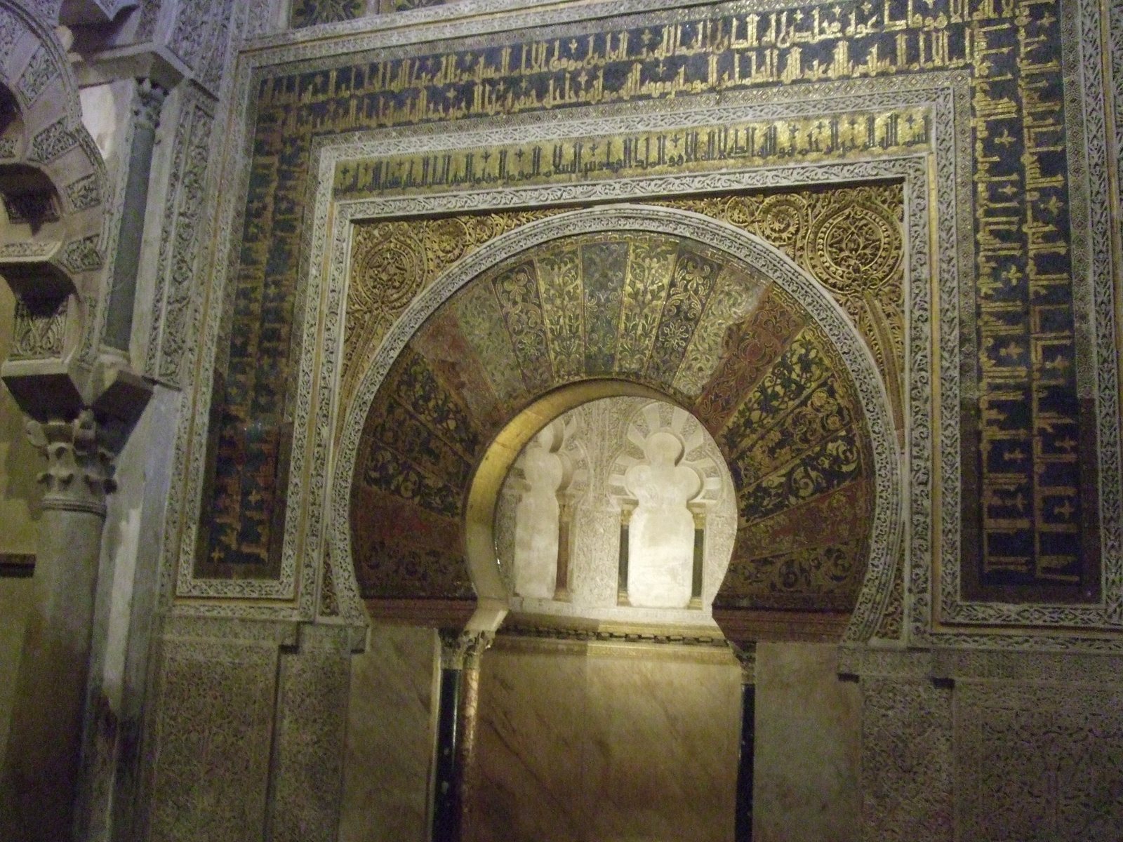 Versierde mihrab-boog van de Mezquita van Cordoba