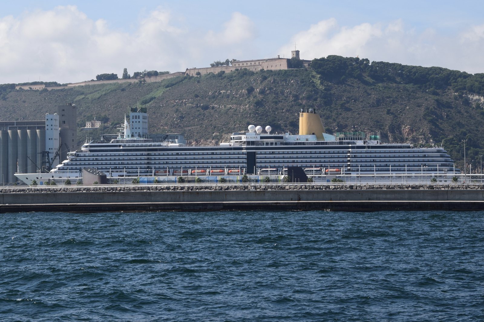 Cruise Middellandse Zee voor beginners 2026: routes, rederijen, prijzen