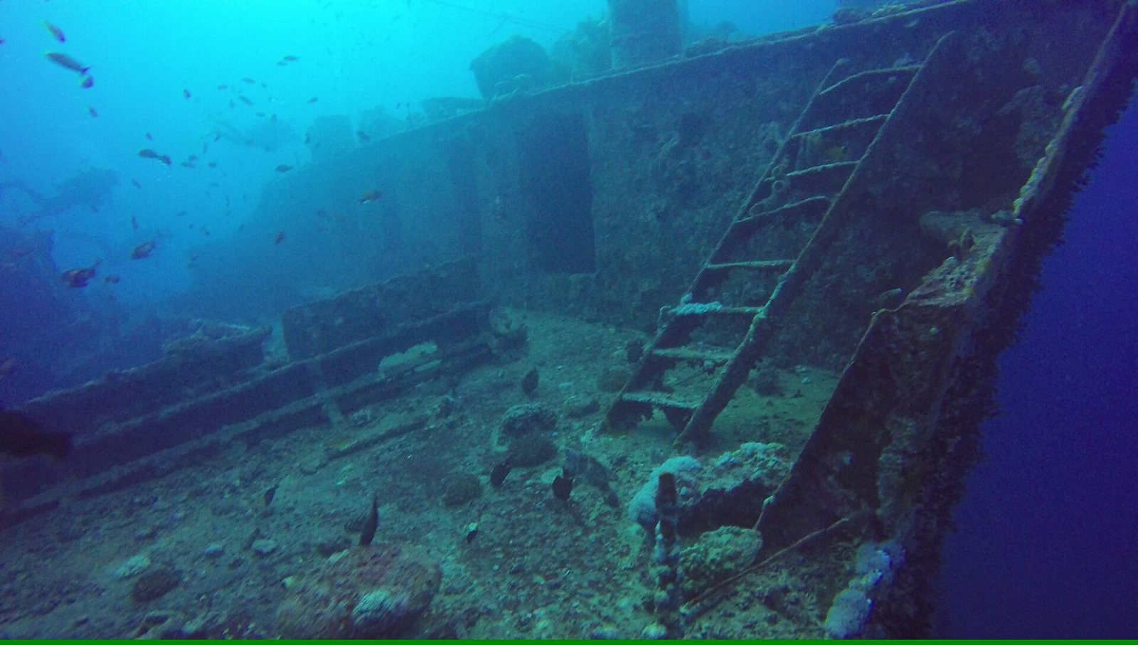 Wrak van de SS Thistlegorm in de Rode Zee, populair duikobject bij Sharm el-Sheikh