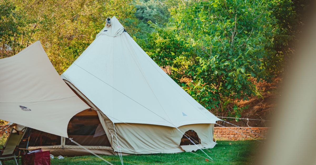 Glamping Nederland: 12 top-locaties met privé hot tub (2026)