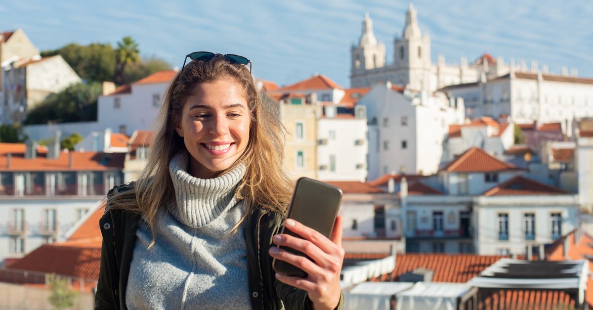 Paspoort of telefoon gestolen op vakantie? Het stappenplan per top-bestemming (2026)