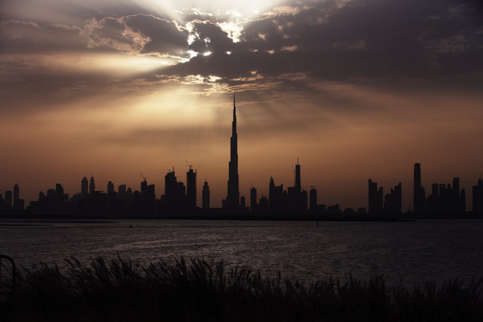 Burj Khalifa (worlds tallest building) and the Dubai skyline (25781049892)